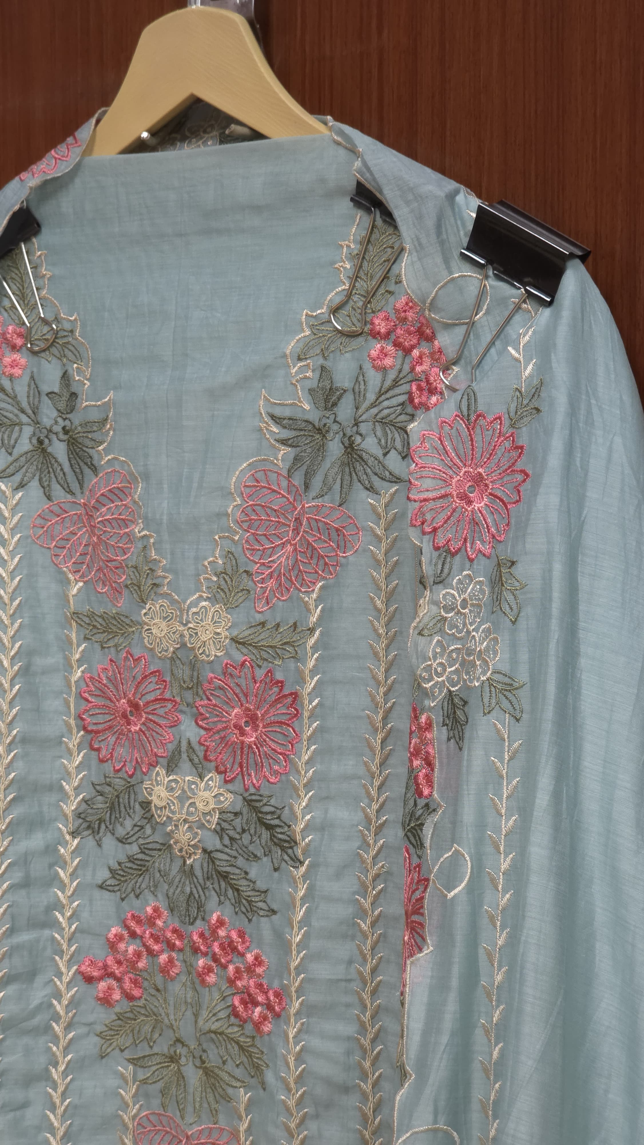 Elegant Mul Chanderi Suit in Threadwork