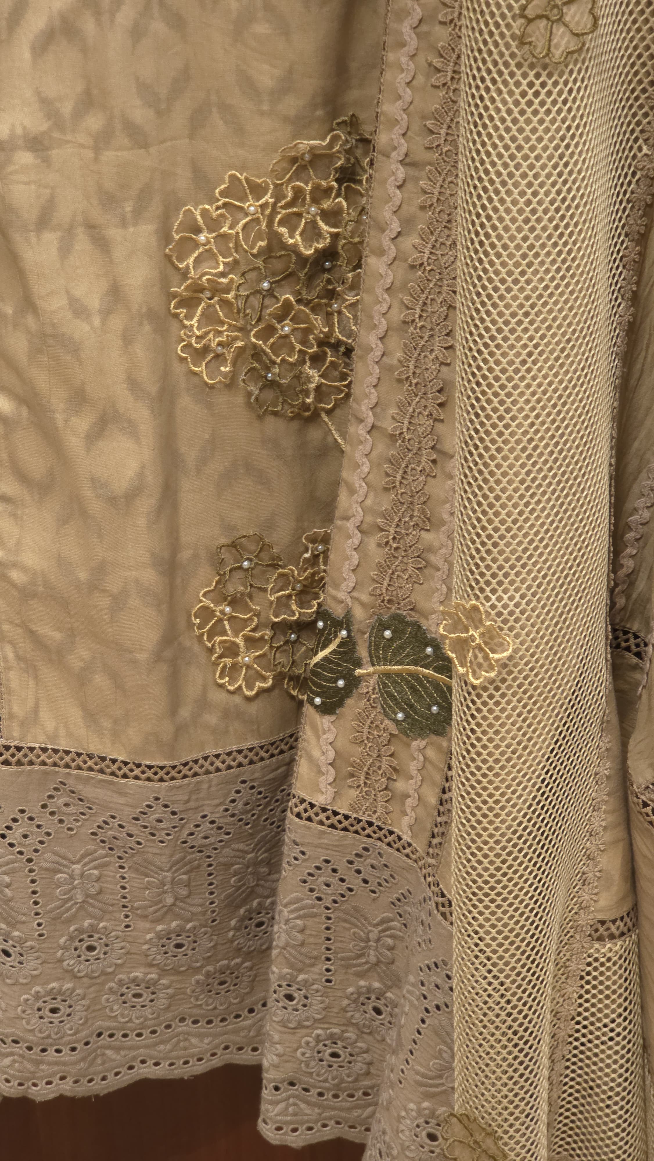 Woven Cotton Suit- 3D floral embroidery, Layered Jaali Dupatta
