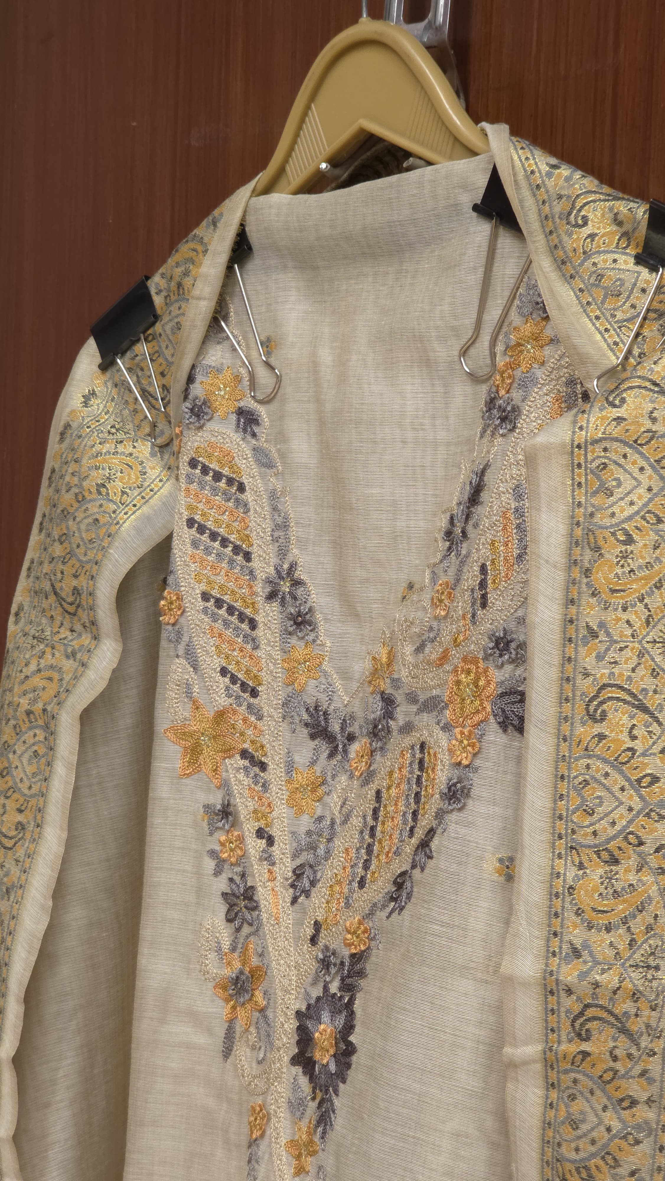 Jamdani Khaddi Weave Suit- A Rear Craft