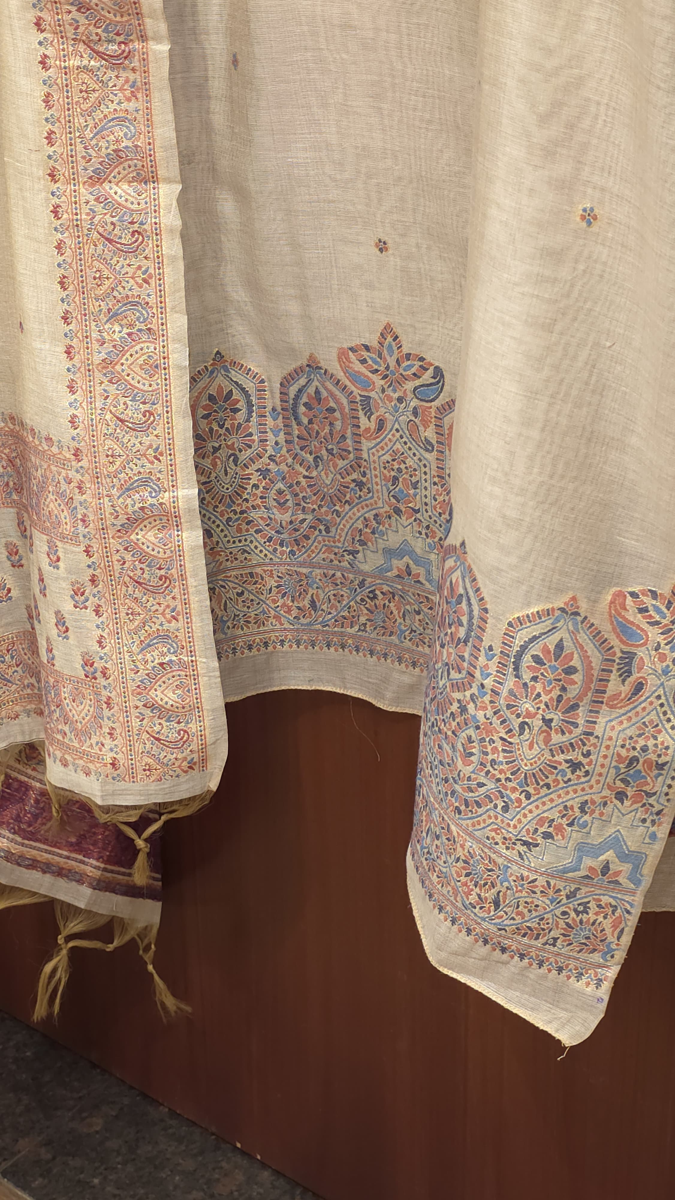 Jamdani Khaddi Weave Suit- A Rear Craft