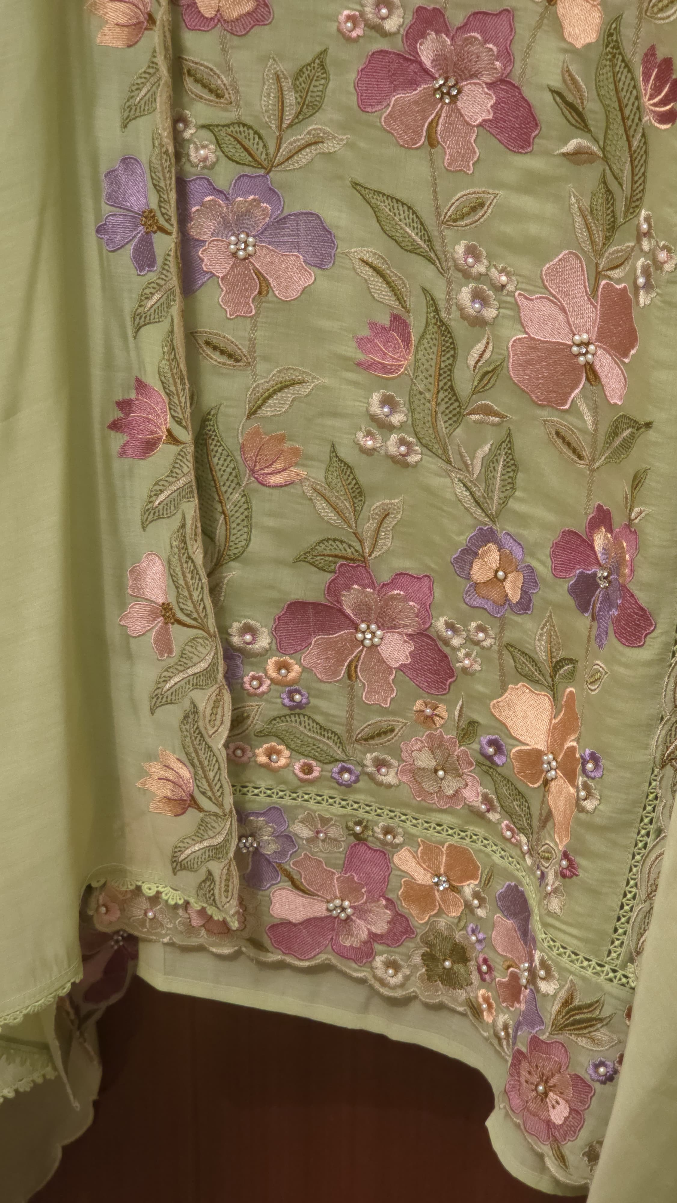 Mul chanderi Suit - Graceful Floral Thread Embroidery