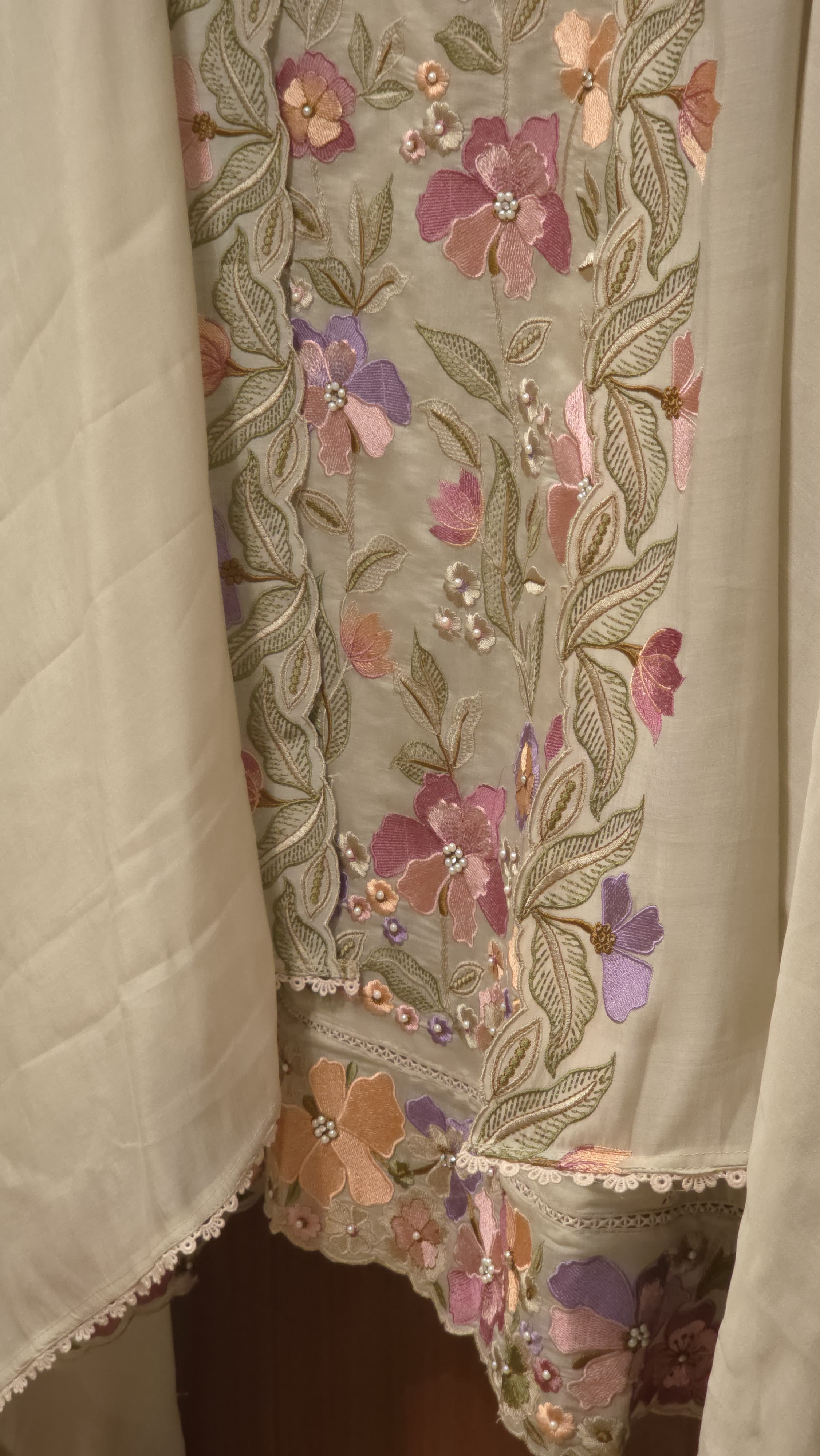 Mul chanderi Suit - Graceful Floral Thread Embroidery