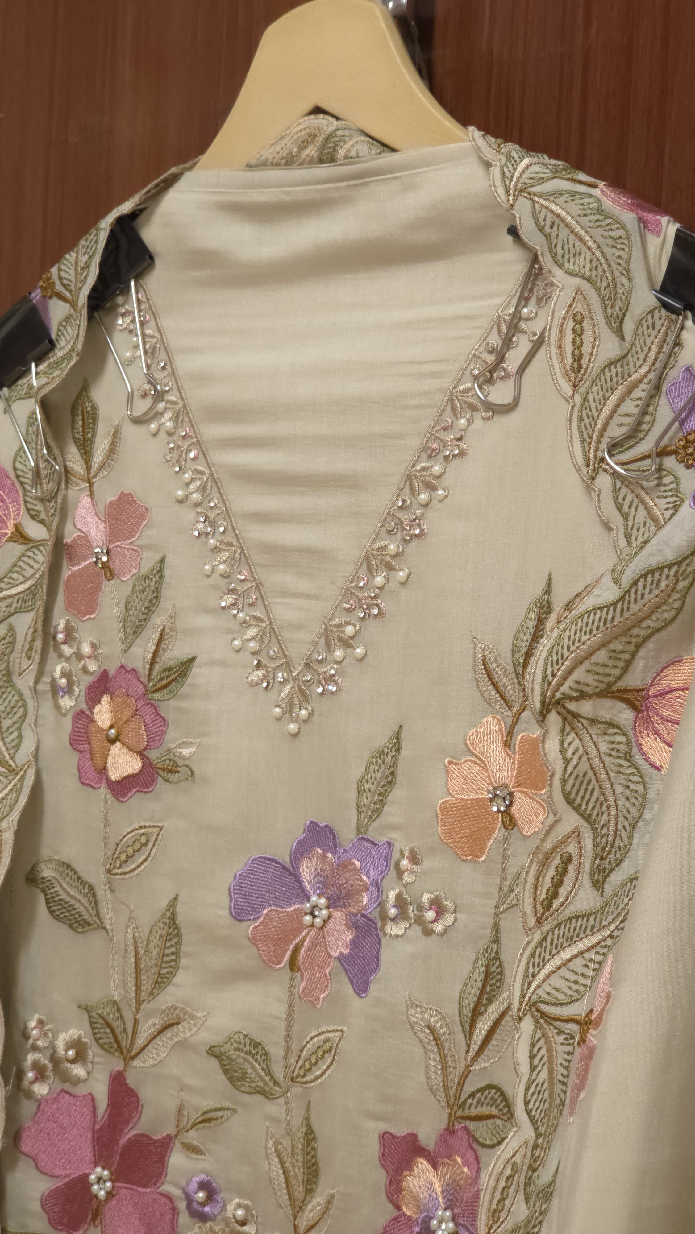 Mul chanderi Suit - Graceful Floral Thread Embroidery