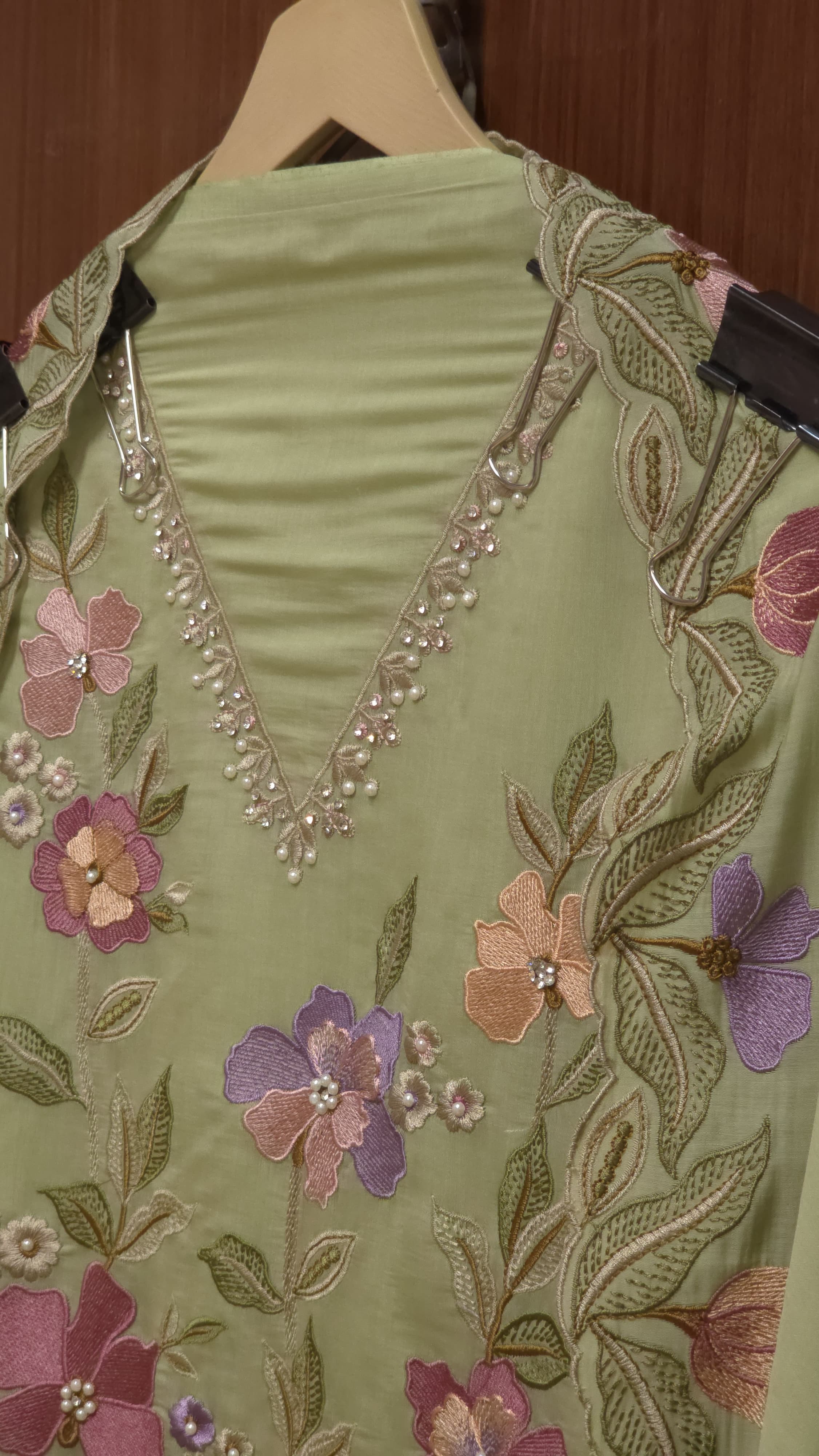 Mul chanderi Suit - Graceful Floral Thread Embroidery