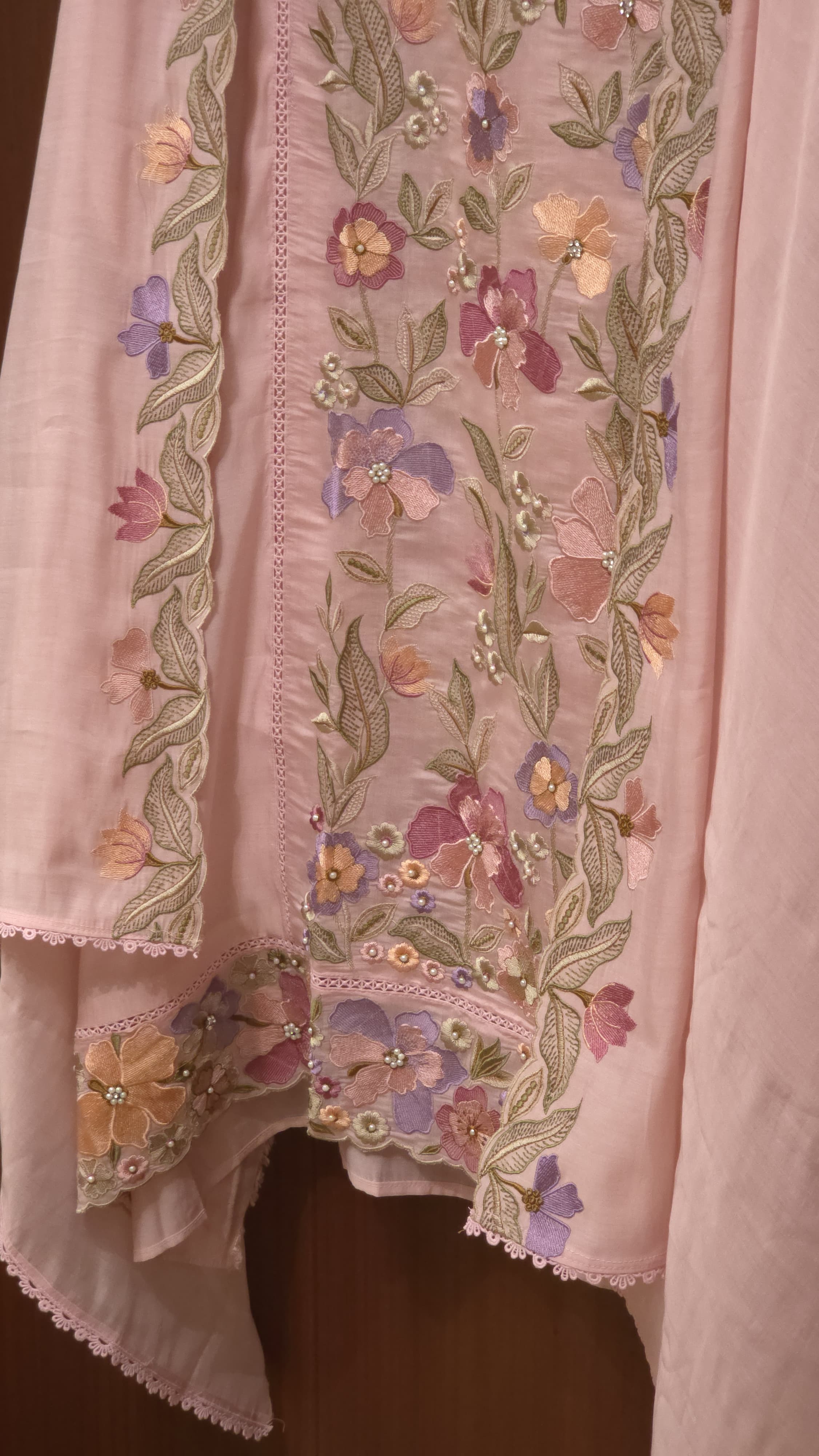 Mul chanderi Suit - Graceful Floral Thread Embroidery