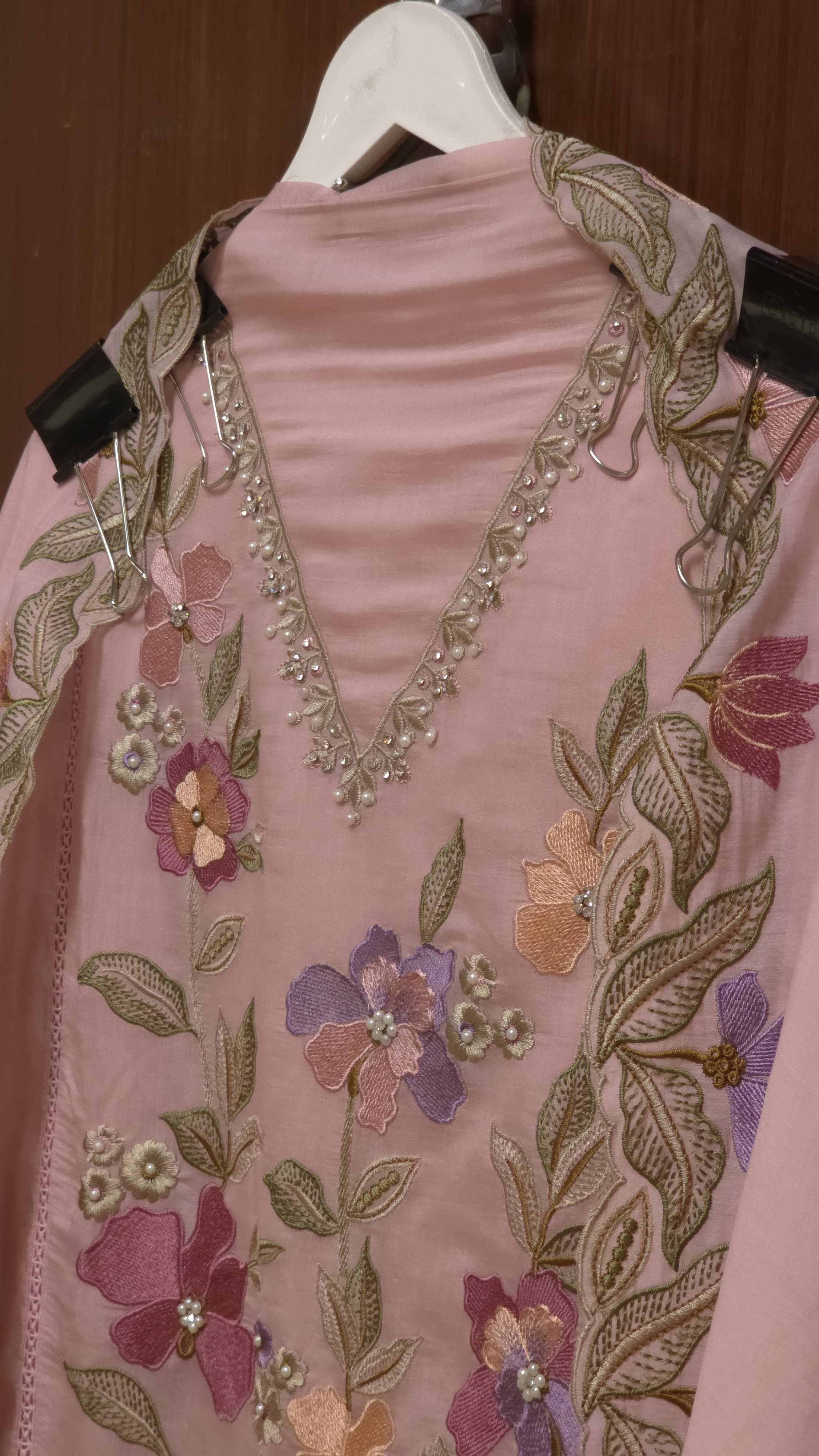 Mul chanderi Suit - Graceful Floral Thread Embroidery