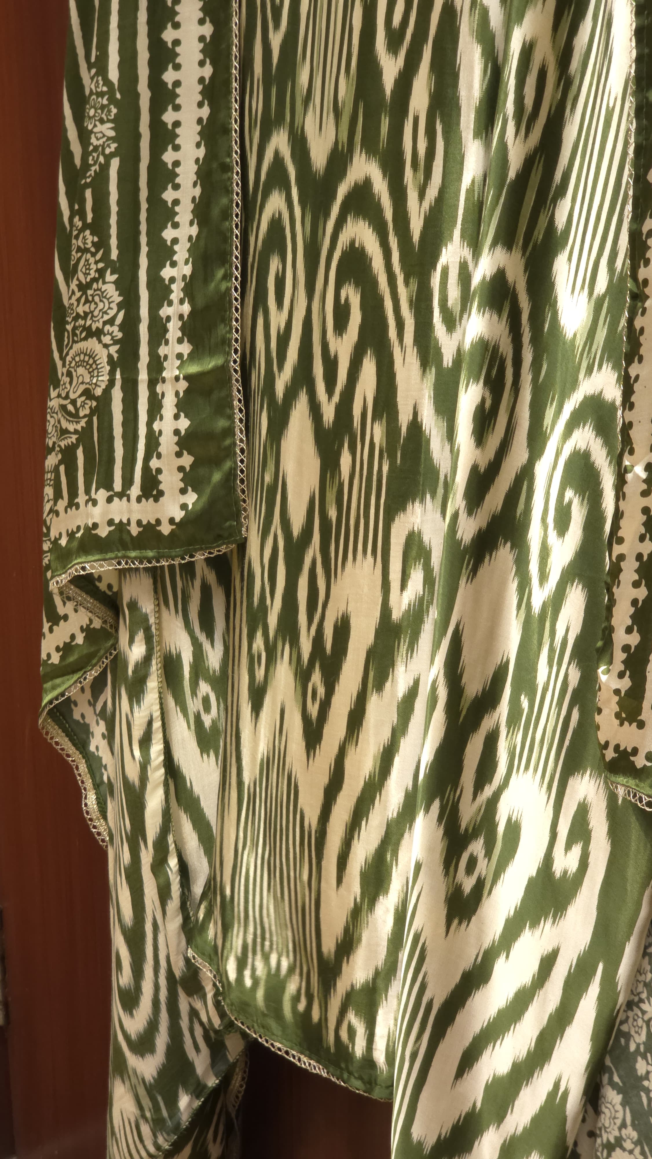 Gaji Silk 15.O with Ikat & Paisley Print