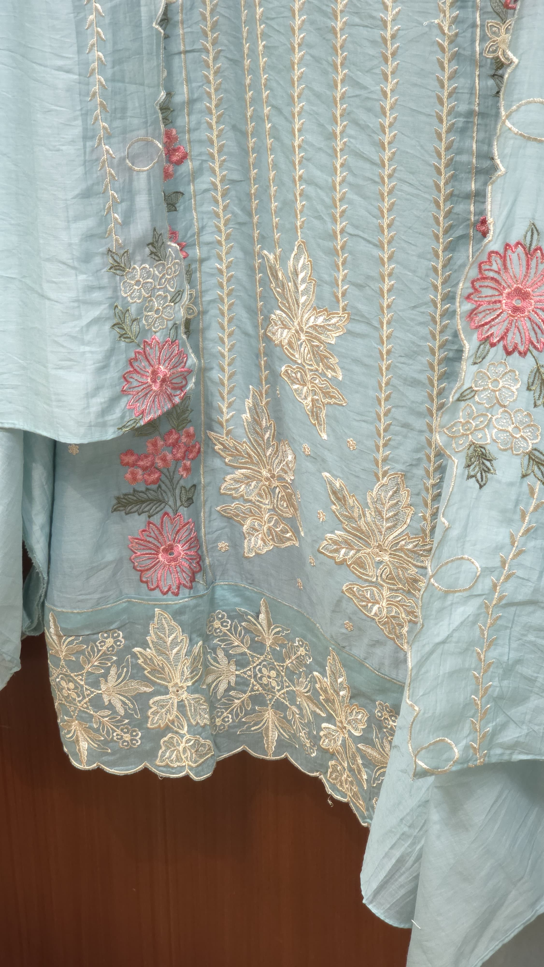Elegant Mul Chanderi Suit in Threadwork