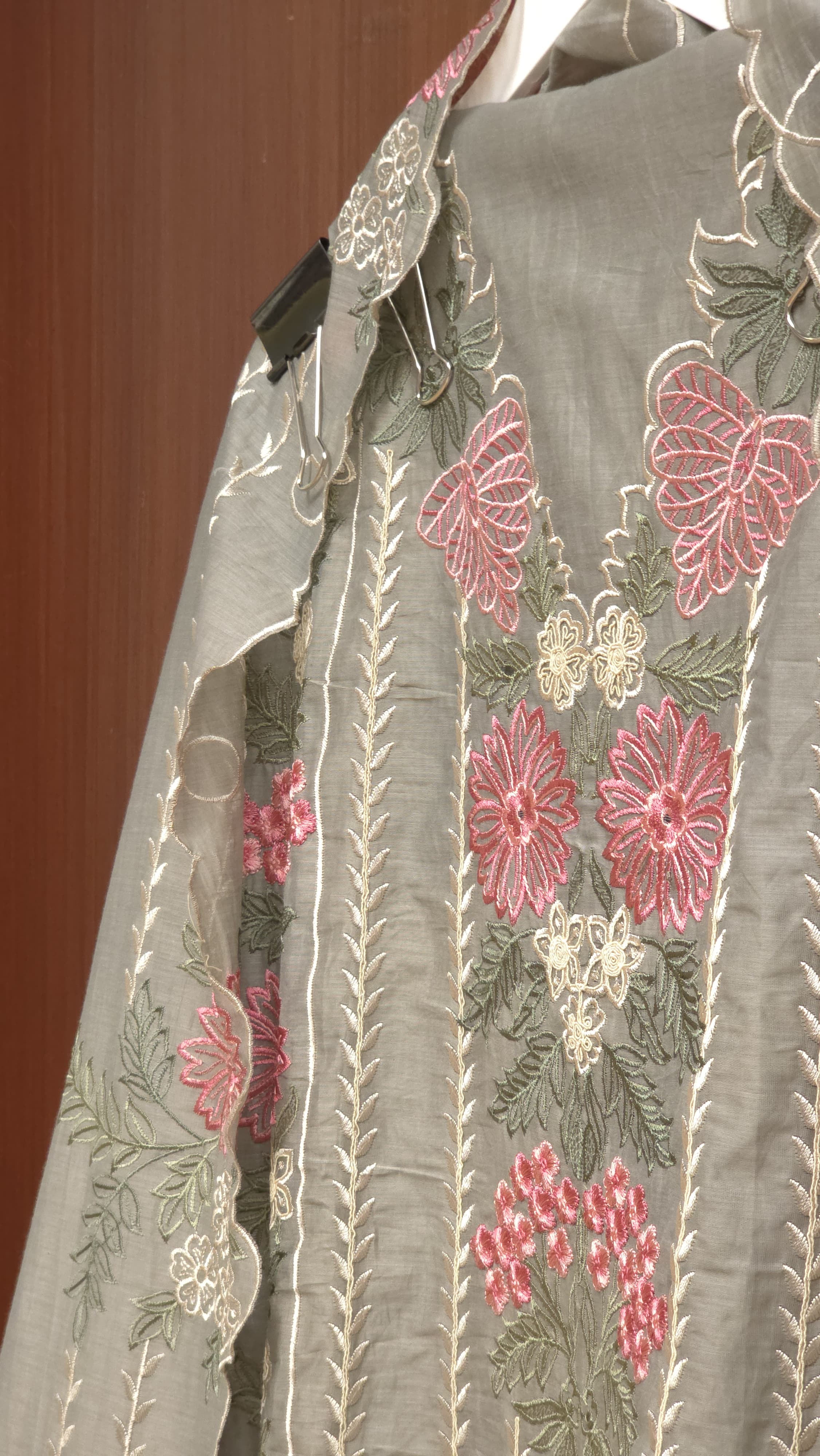 Elegant Mul Chanderi Suit in Threadwork