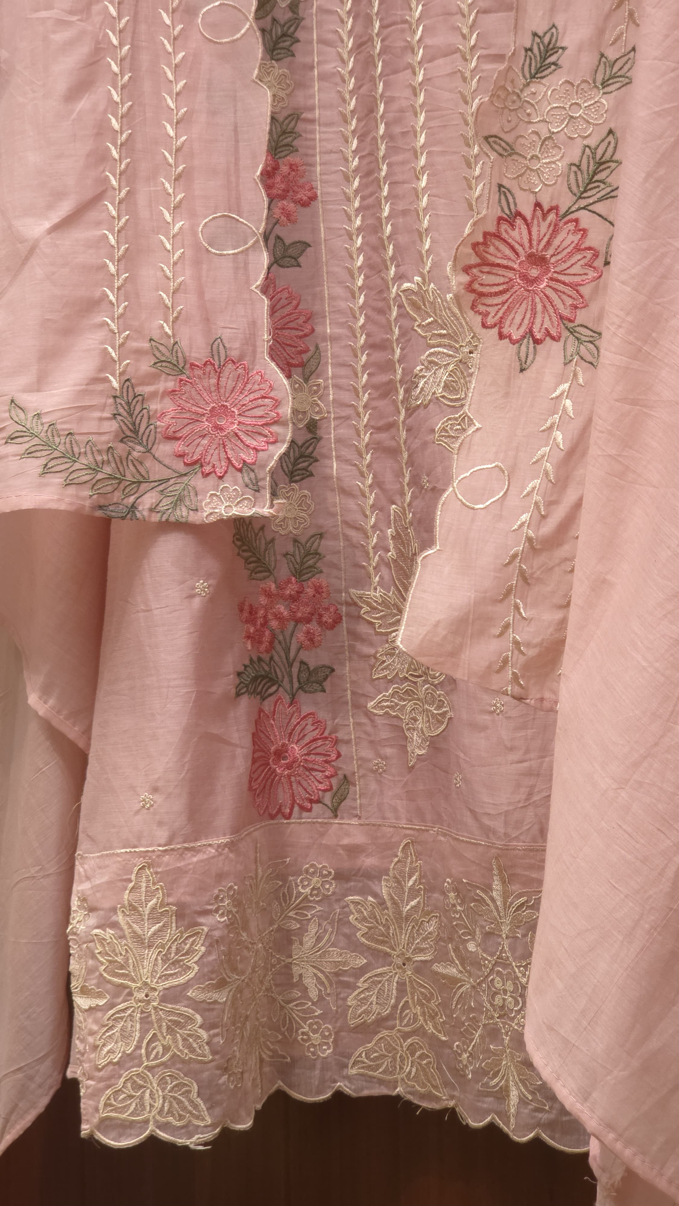 Elegant Mul Chanderi Suit in Threadwork