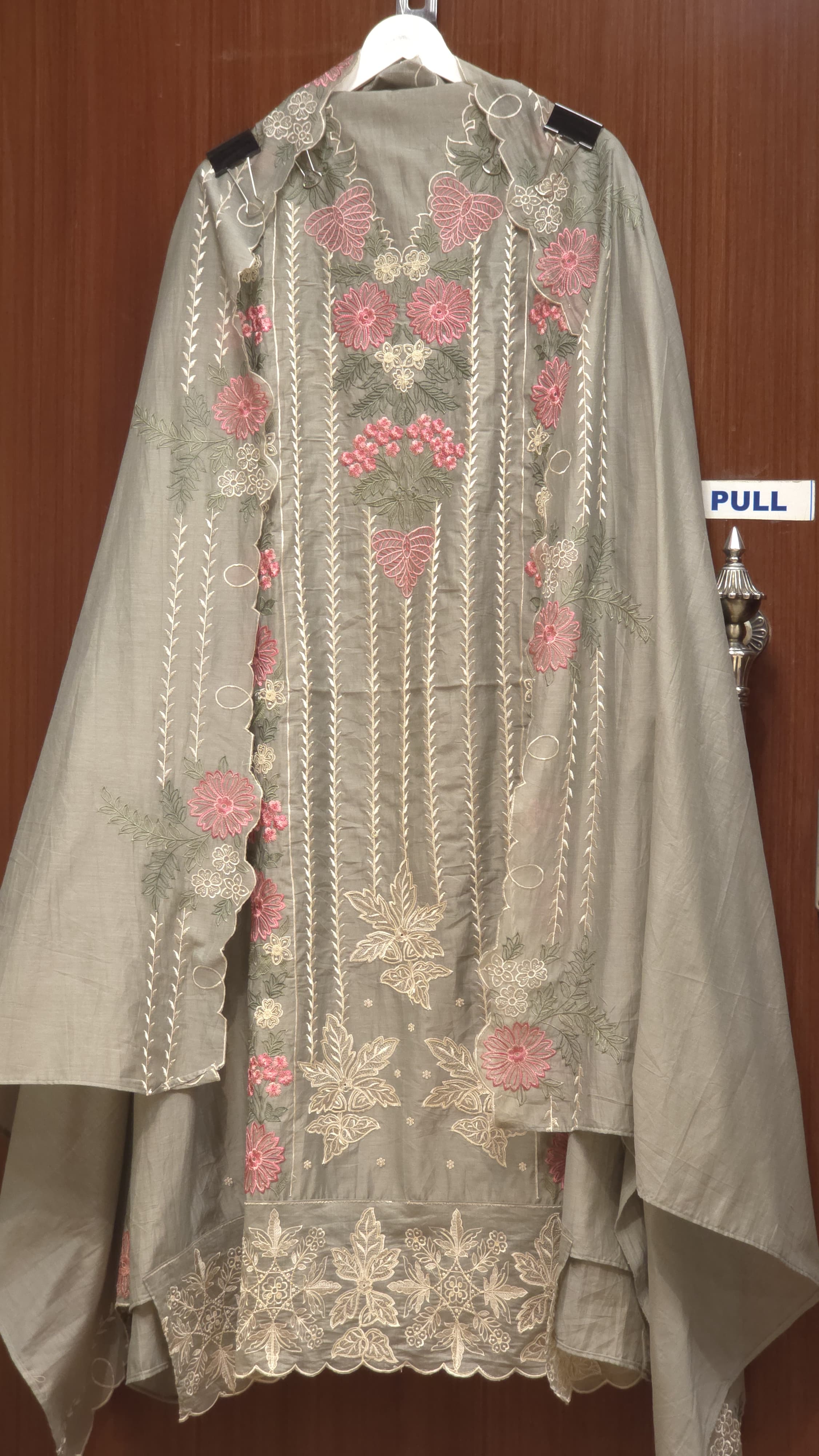 Elegant Mul Chanderi Suit in Threadwork