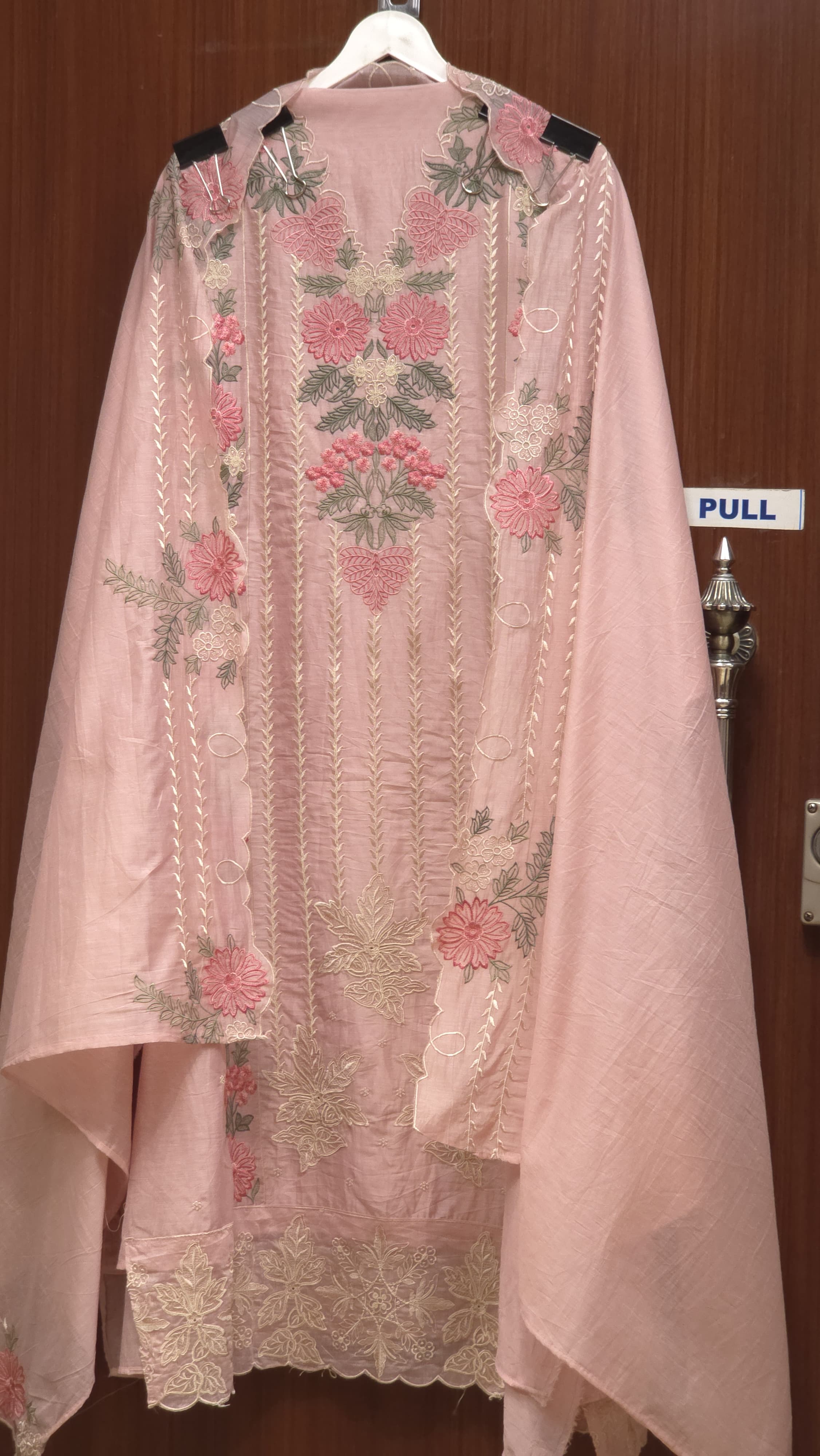 Elegant Mul Chanderi Suit in Threadwork