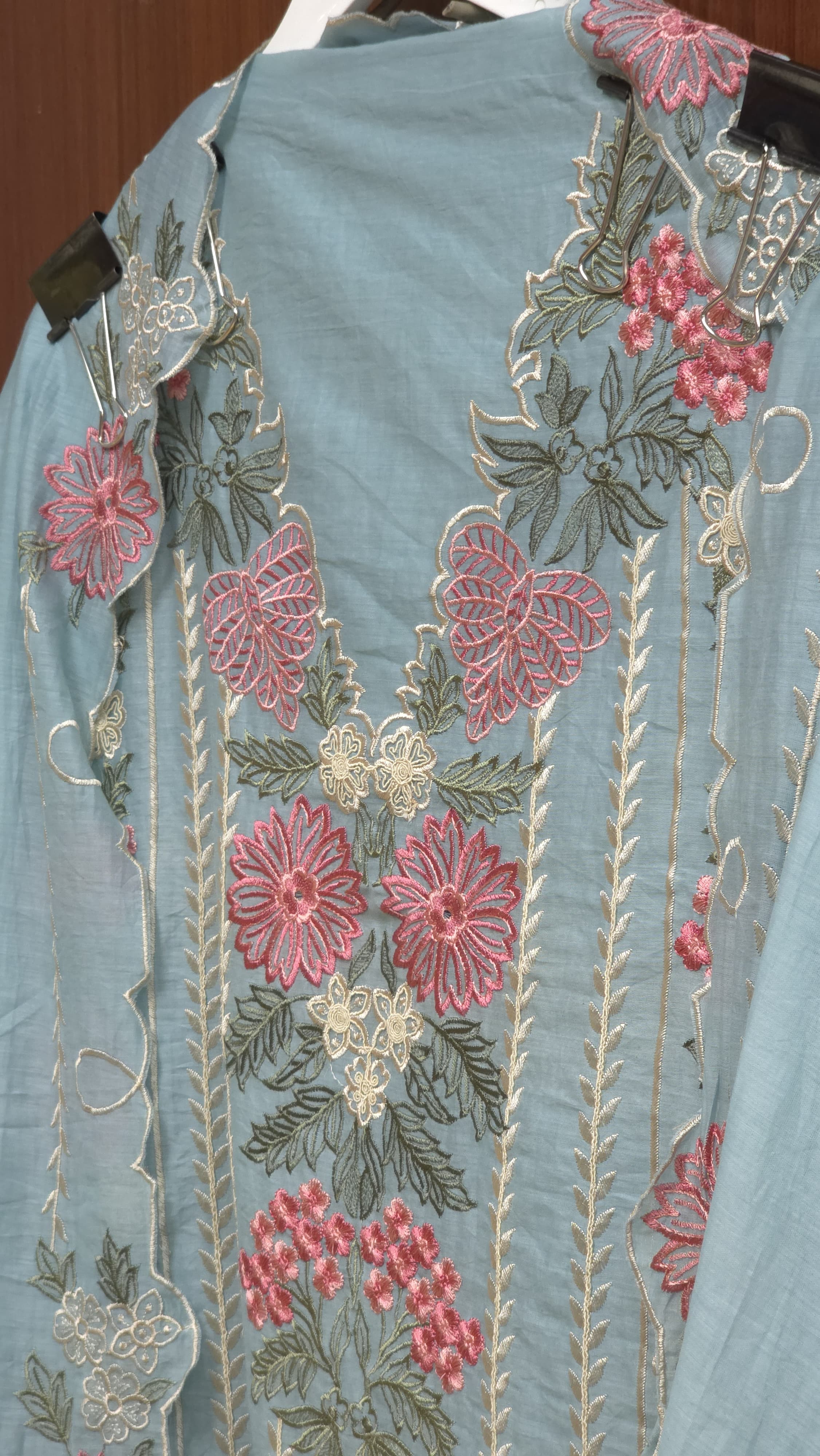 Elegant Mul Chanderi Suit in Threadwork