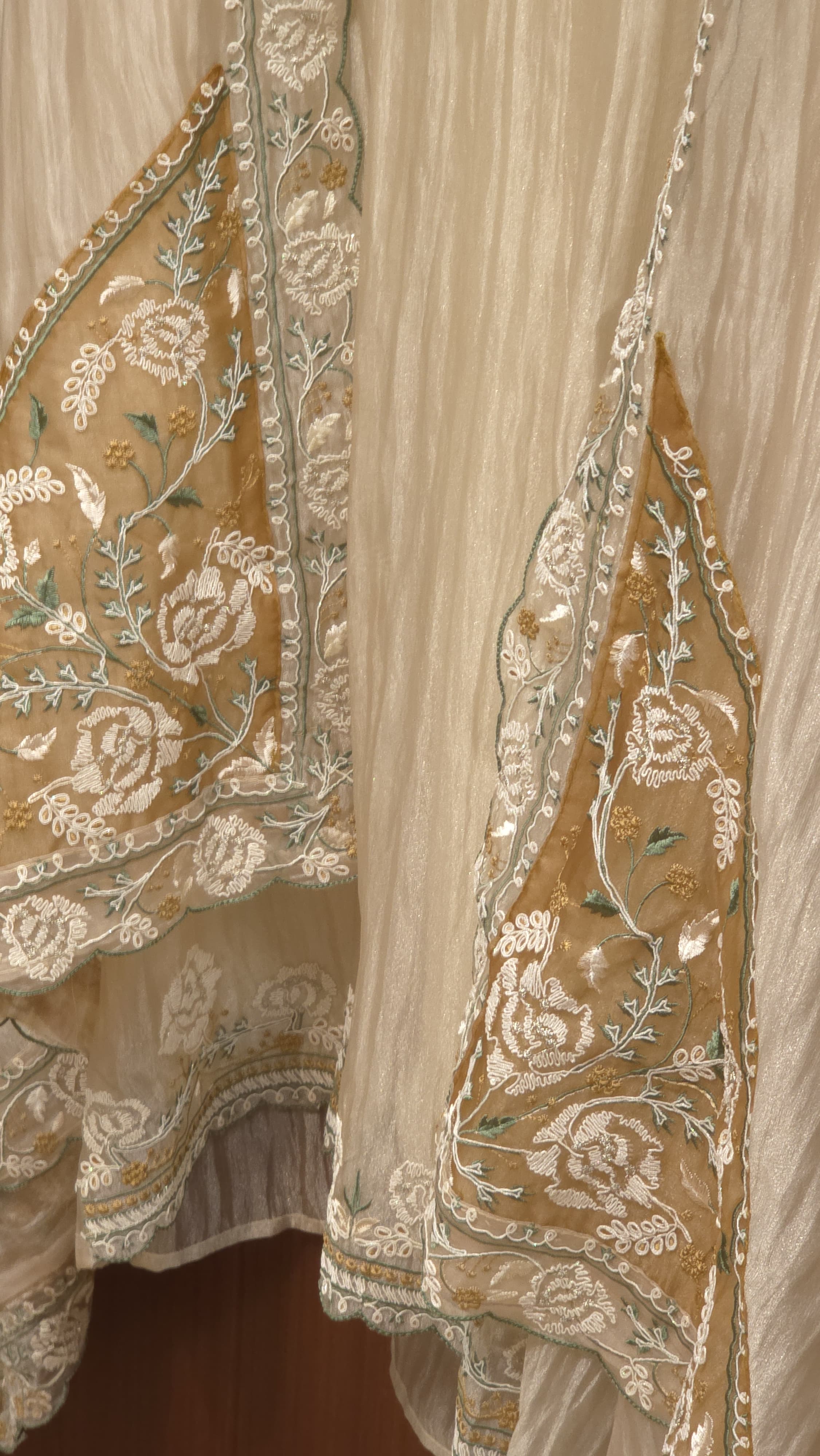 Wrinkled Glass Tissue- Modern Statement Suit