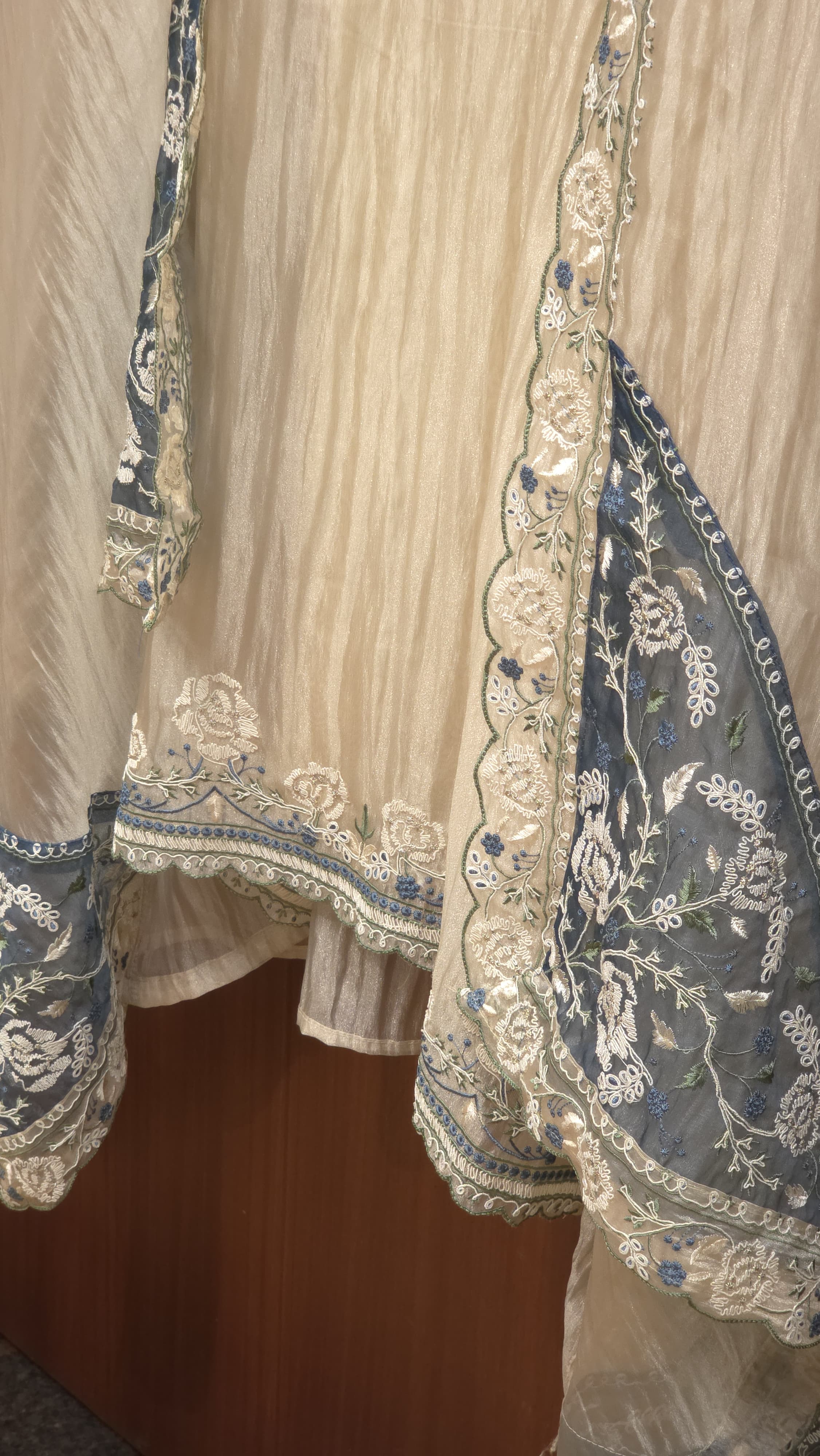 Wrinkled Glass Tissue- Modern Statement Suit