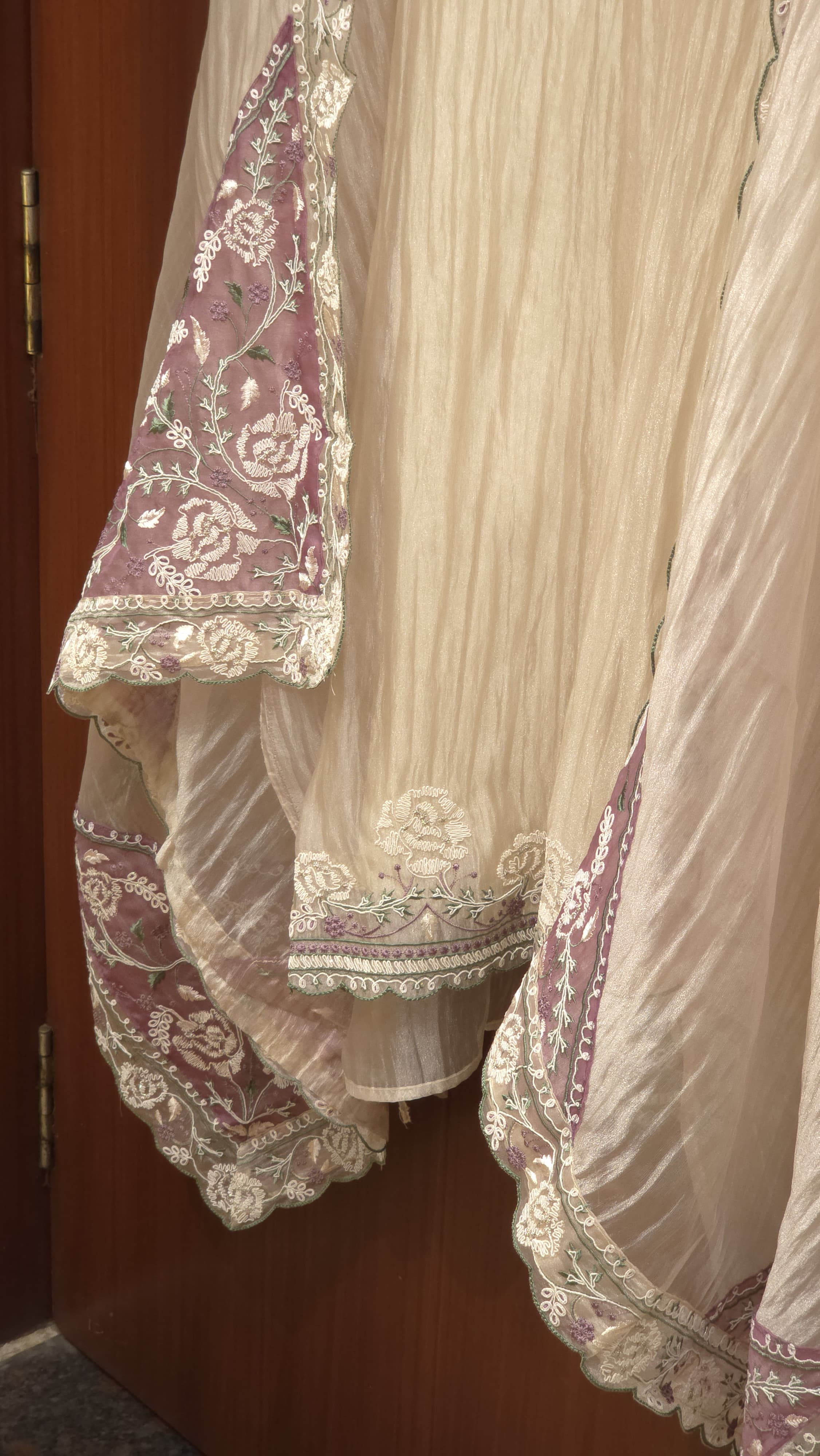 Wrinkled Glass Tissue- Modern Statement Suit