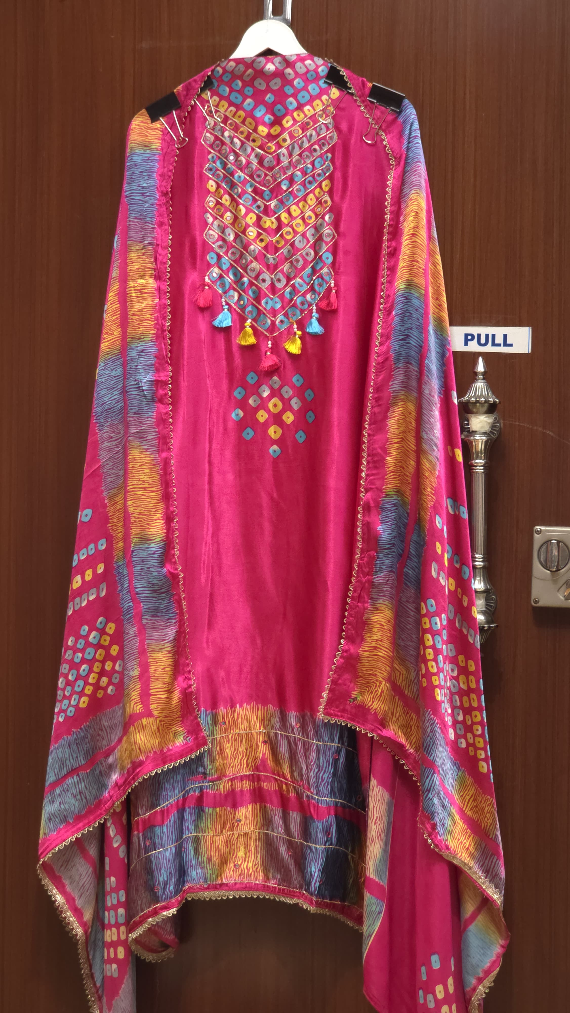 Gaji Silk 18.O with Tie & Dye Prints & Zari Gotta Work