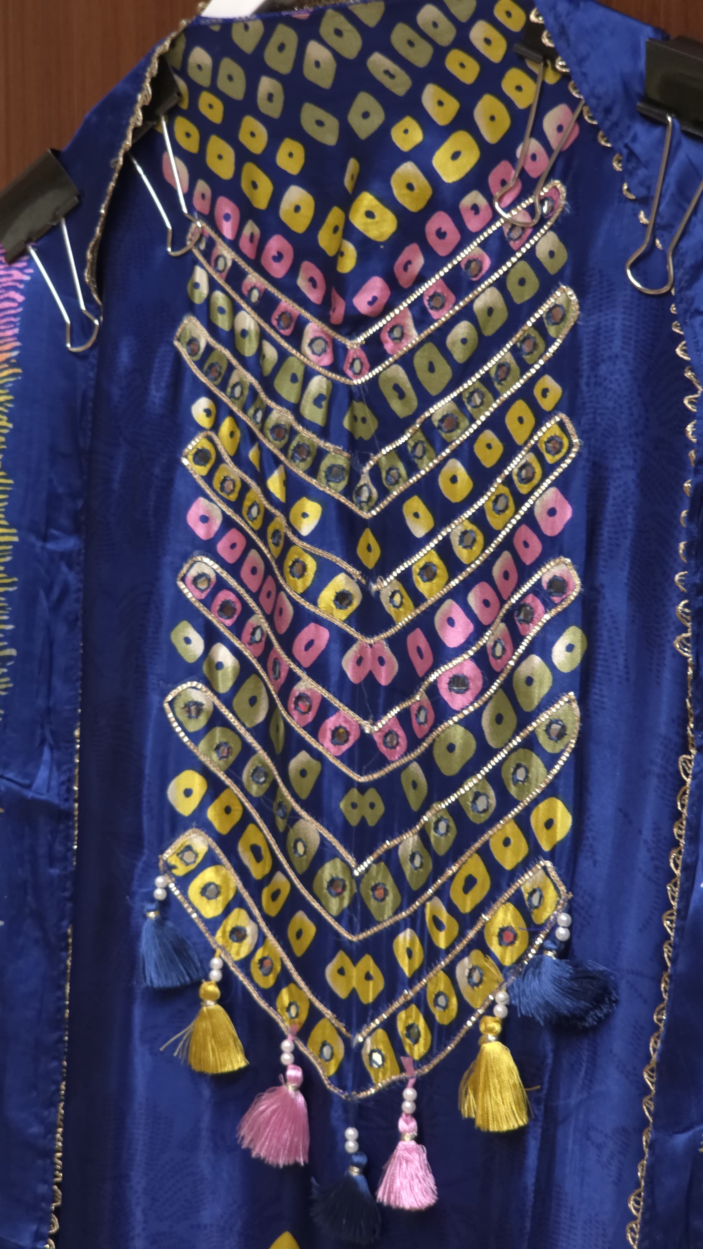 Gaji Silk 18.O with Tie & Dye Prints & Zari Gotta Work