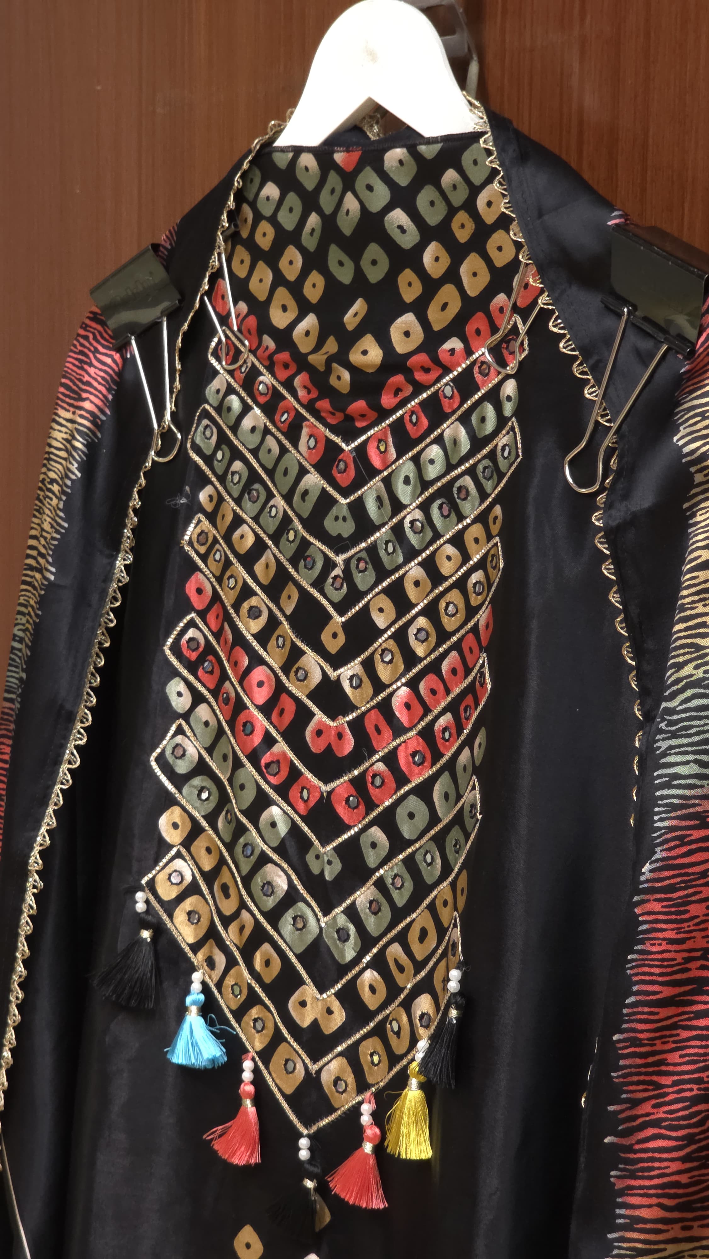 Gaji Silk 18.O with Tie & Dye Prints & Zari Gotta Work
