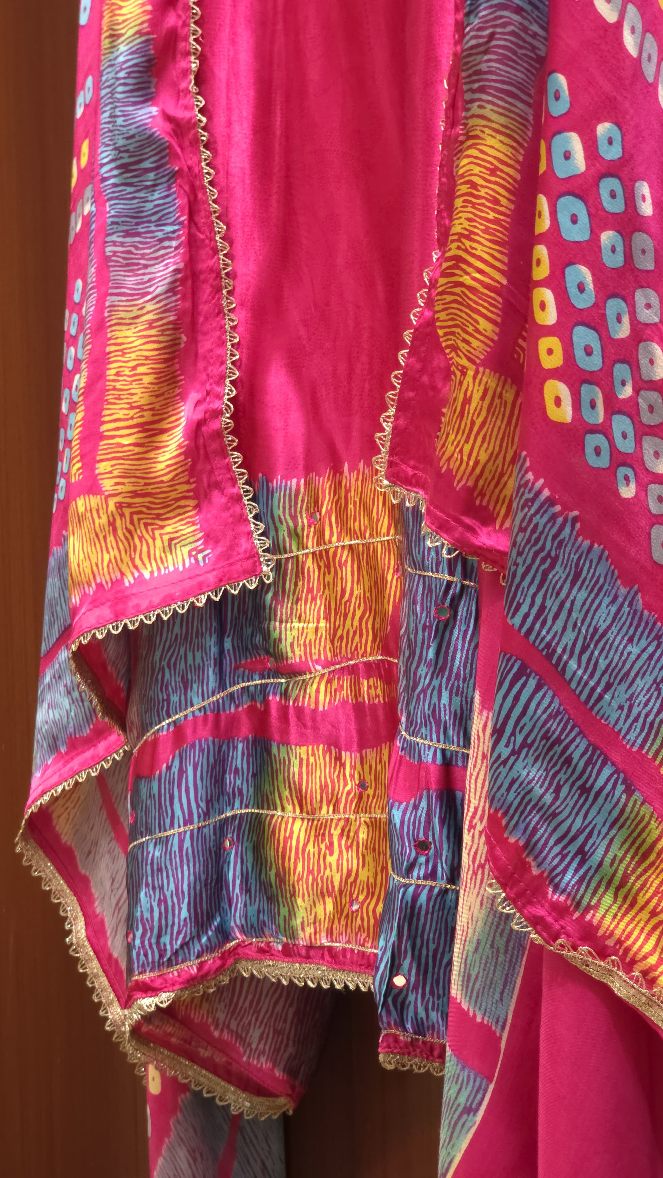 Gaji Silk 18.O with Tie & Dye Prints & Zari Gotta Work