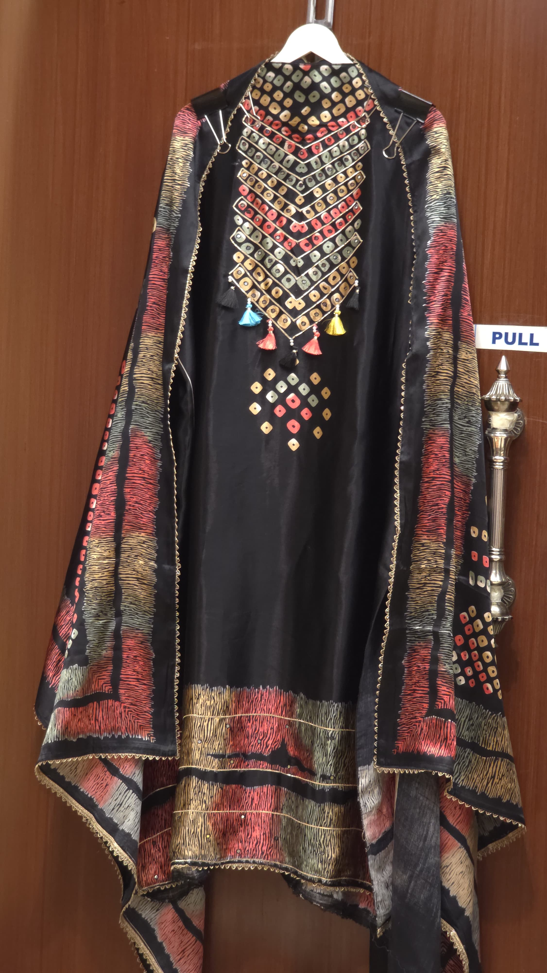 Gaji Silk 18.O with Tie & Dye Prints & Zari Gotta Work