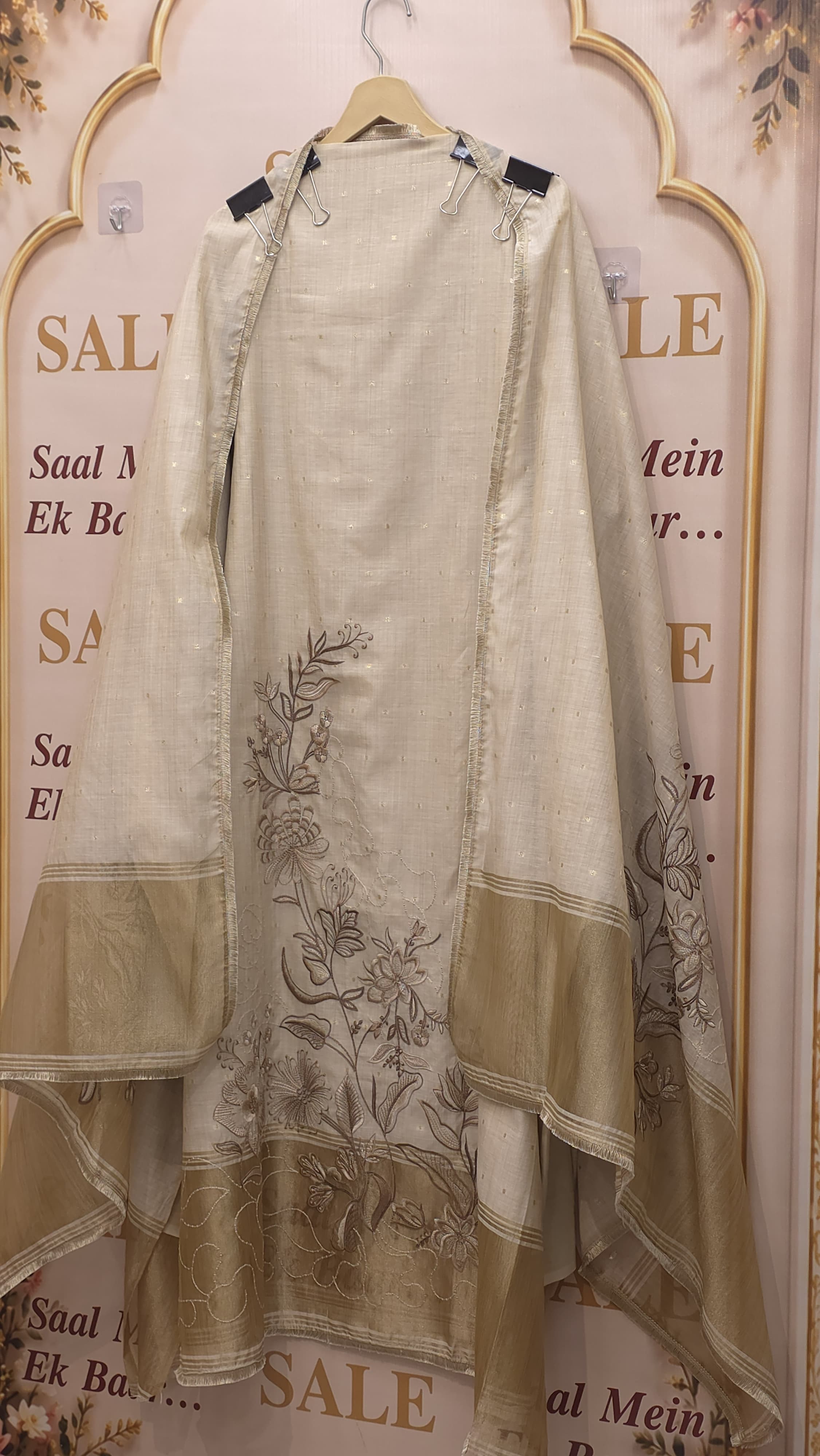 Jamdani Suit with Threadwork & Gold Weave