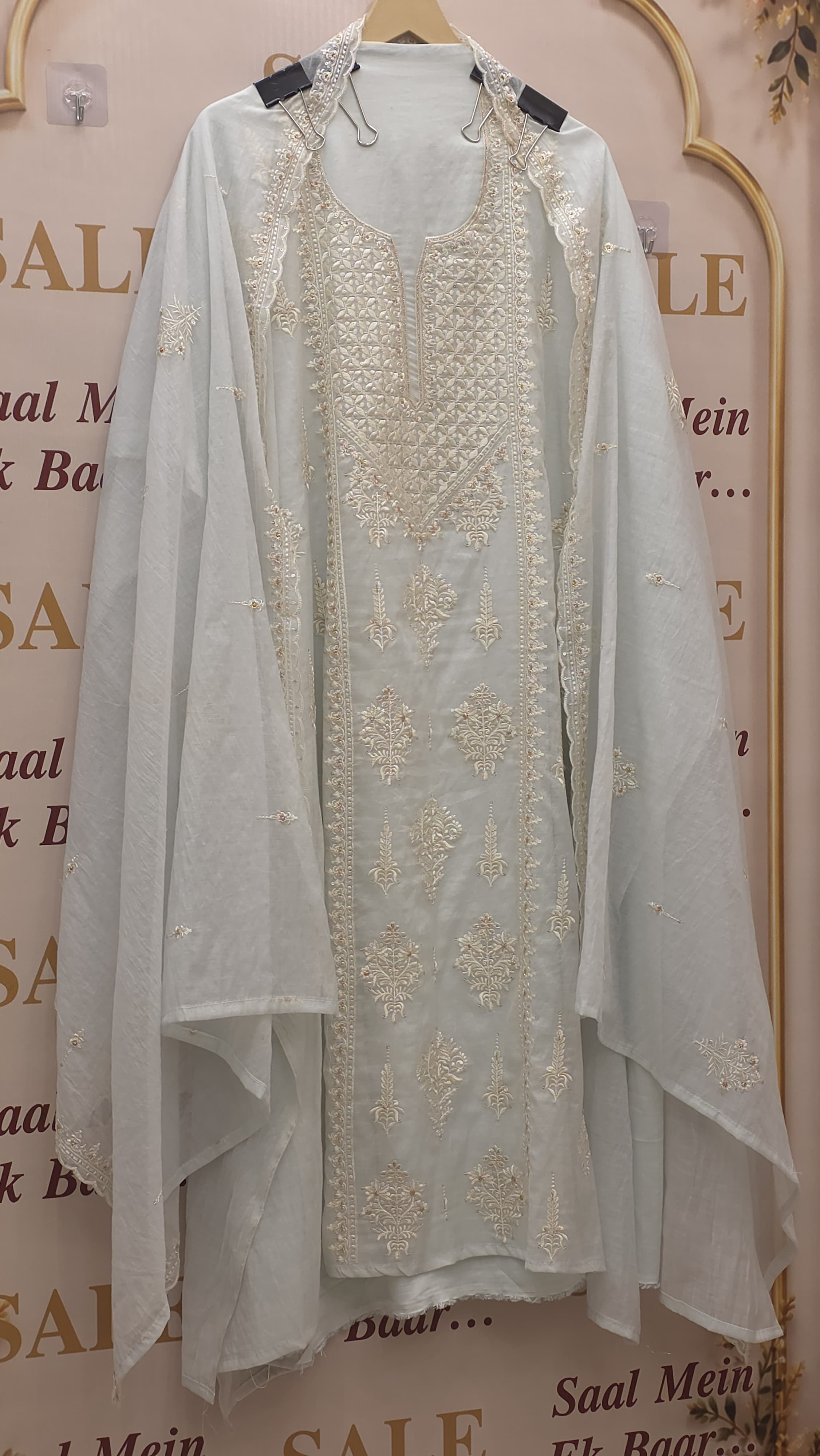 Lucknowi Embroidered Mulchanderi Suit