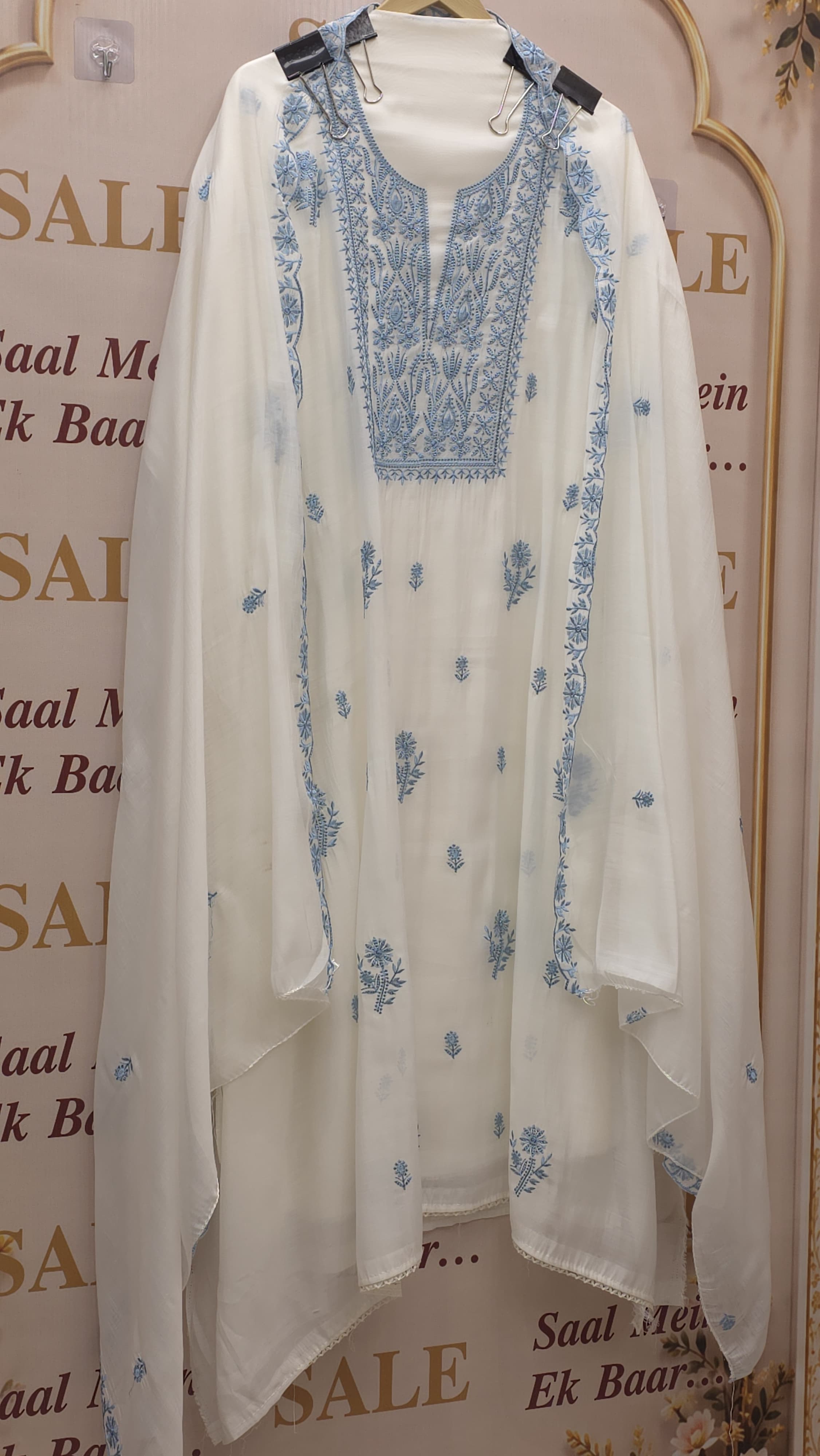 Lucknowi Embroidered Mulchanderi Suit