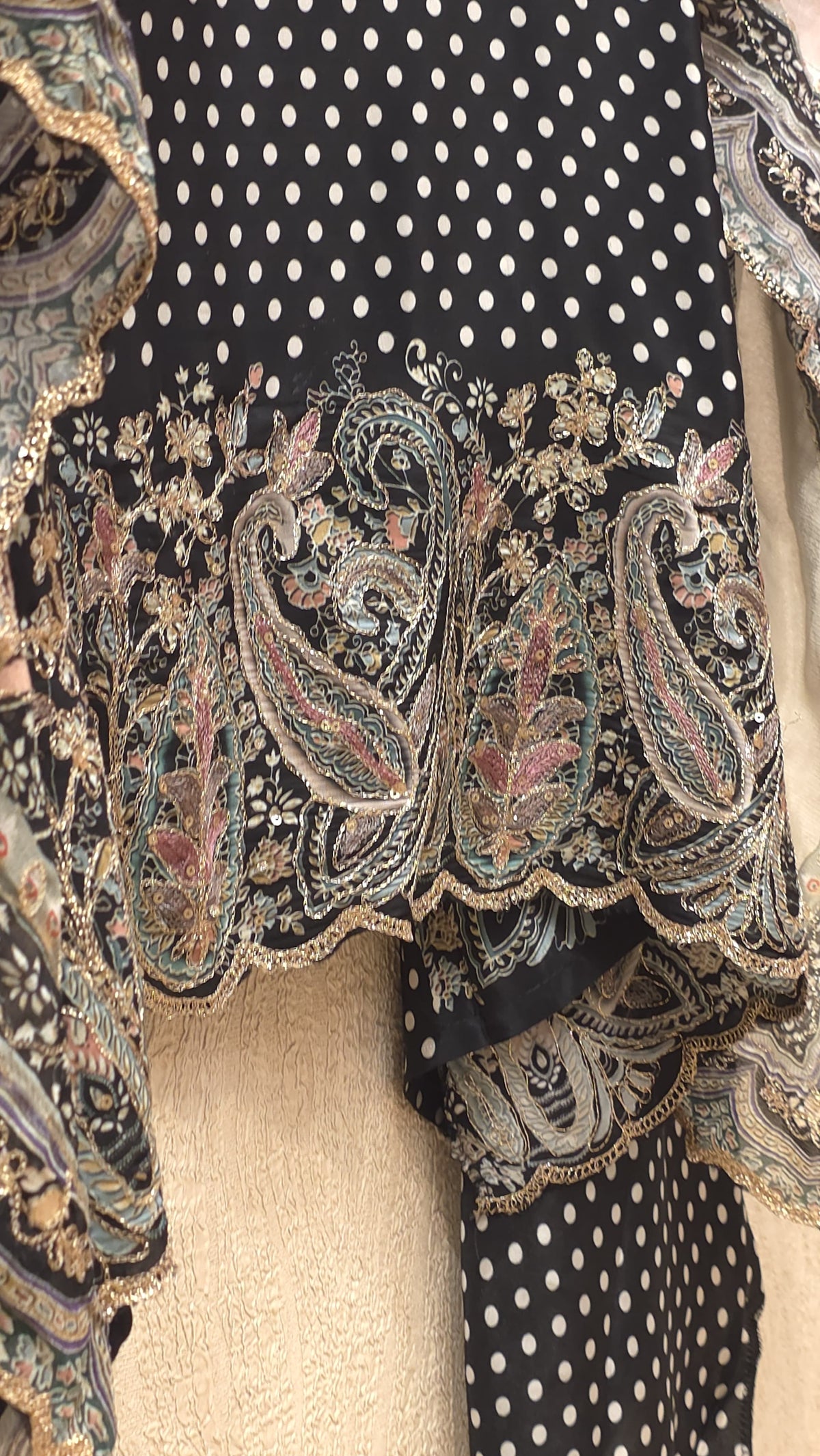 Crepe Zari-Ari Embroidery Suit