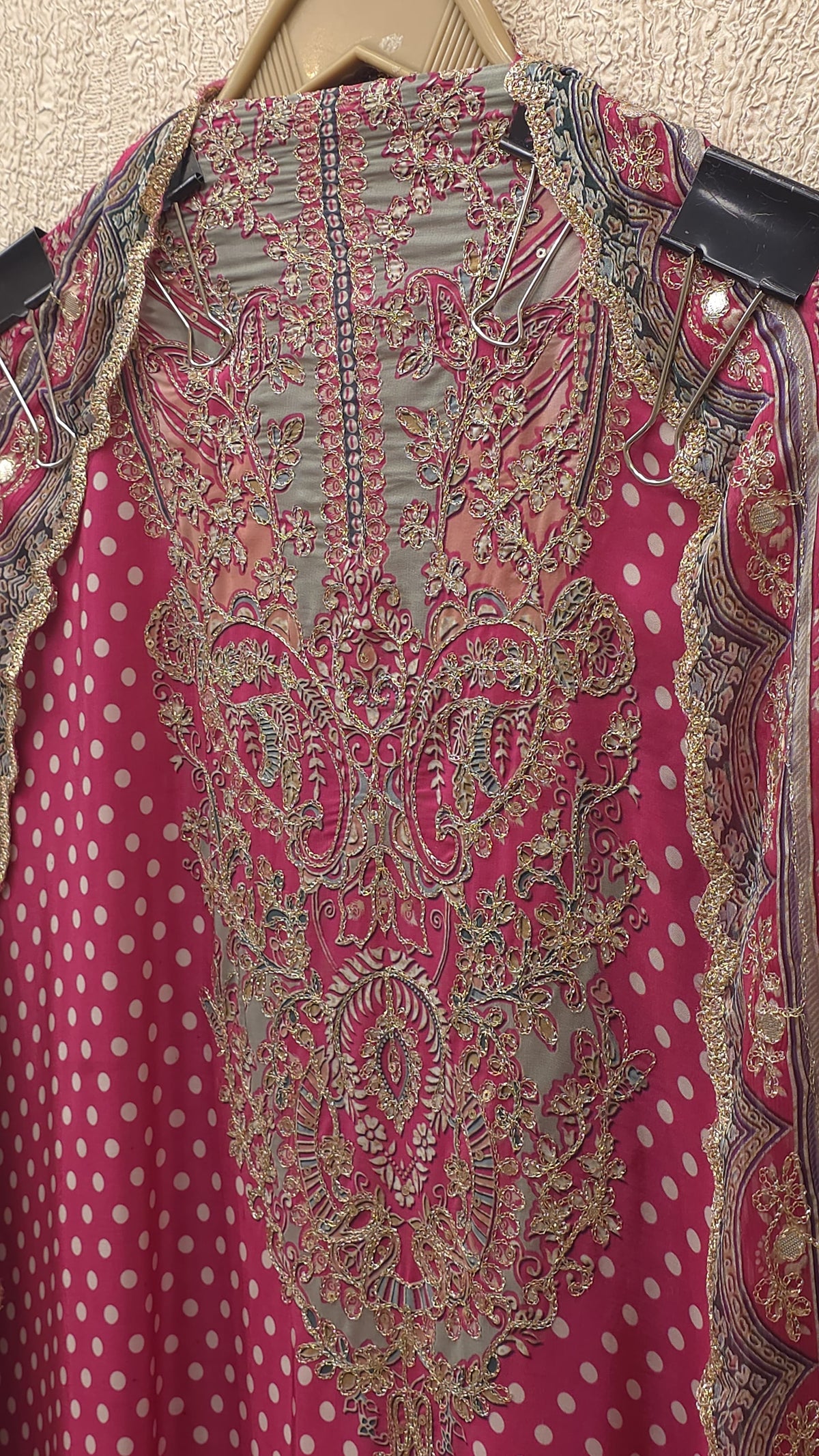 Crepe Zari-Ari Embroidery Suit
