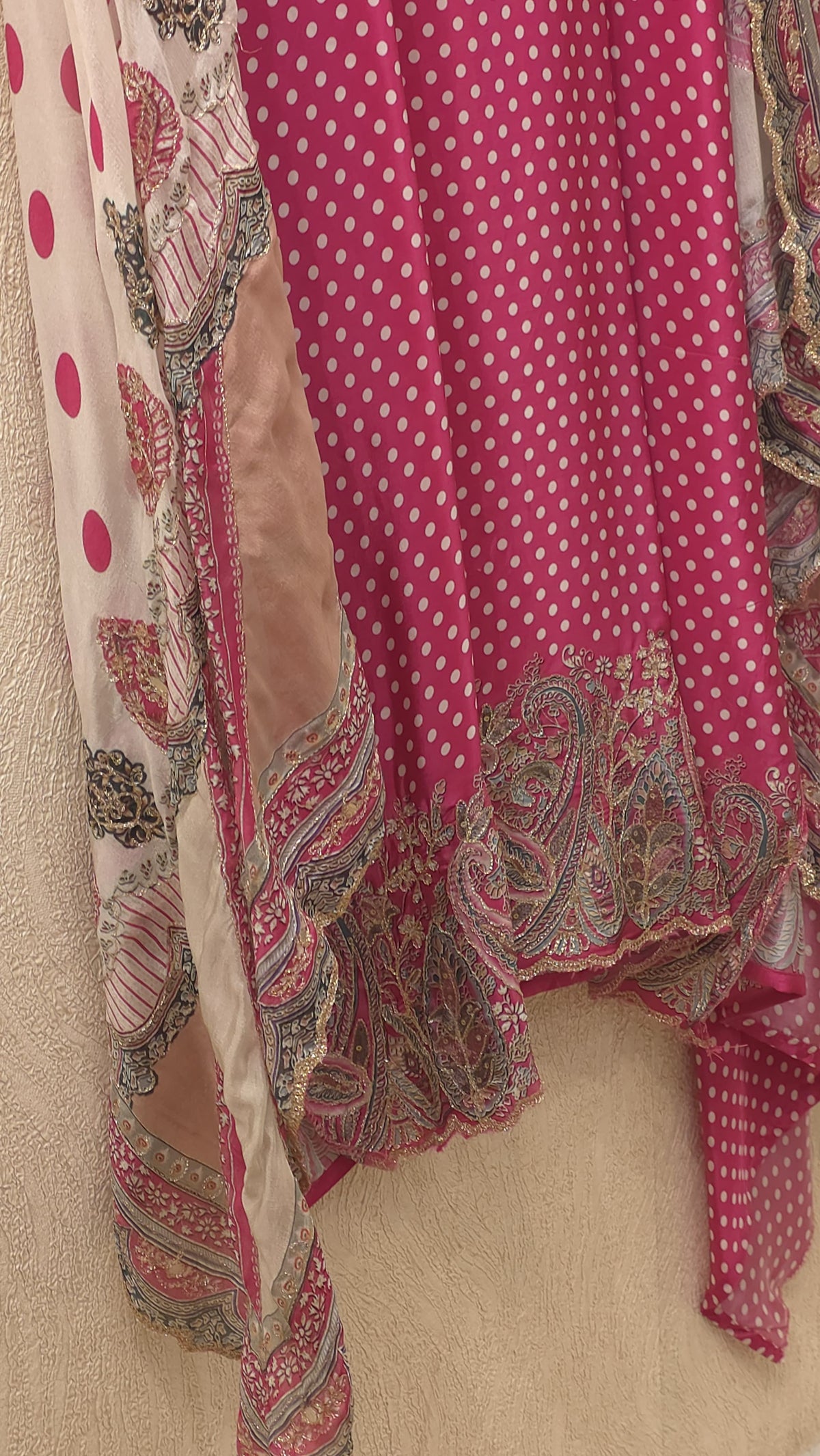 Crepe Zari-Ari Embroidery Suit