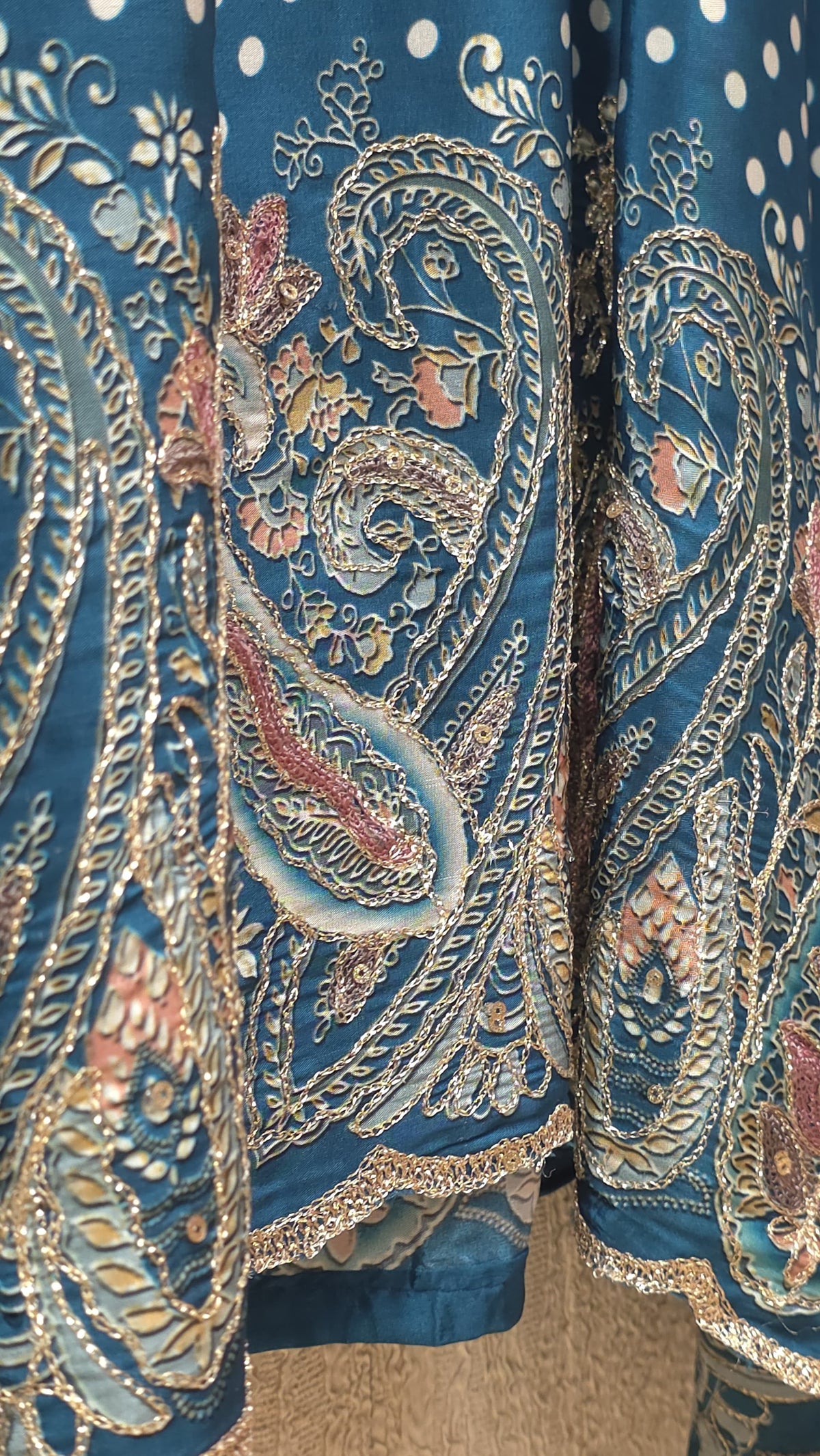 Crepe Zari-Ari Embroidery Suit