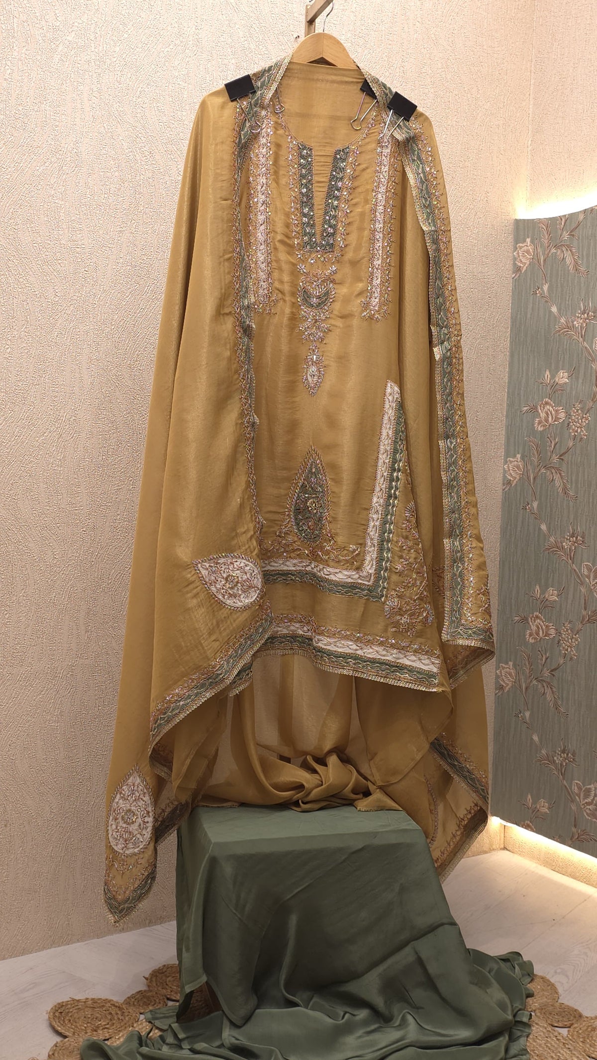 Celebrity Designer Inspired 9.0 (Nidhe Tholia)