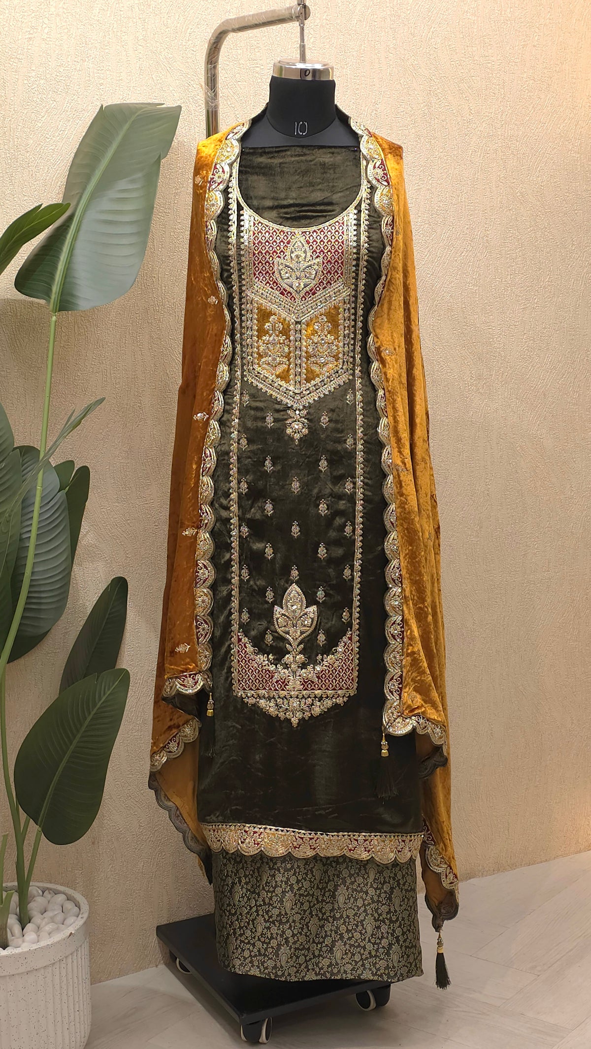 Velvet -Odhni Suit 3.O