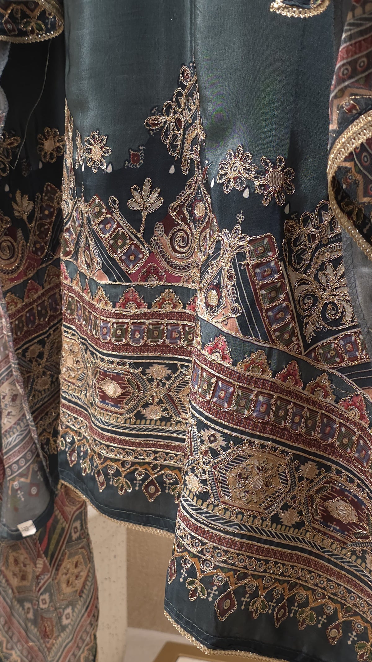 Crepe Zari-Ari Embroidery Suit 2.O