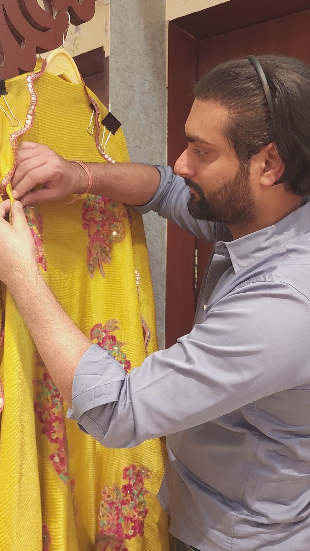 Applique style in GOLD LUREX shimmer tissue