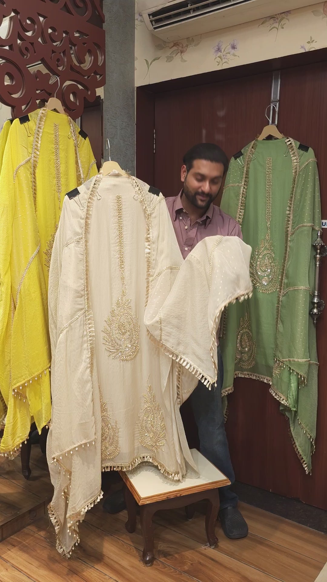 Ornamental Embroidery Self-Tissue Suit